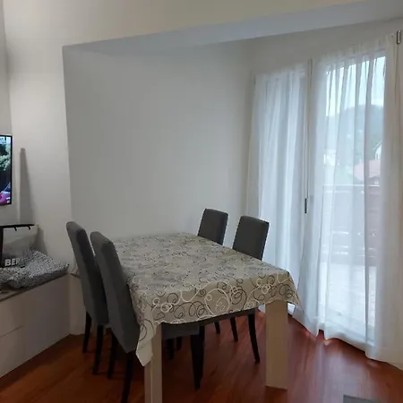 Incantevole Con Piscina E Vista Monti